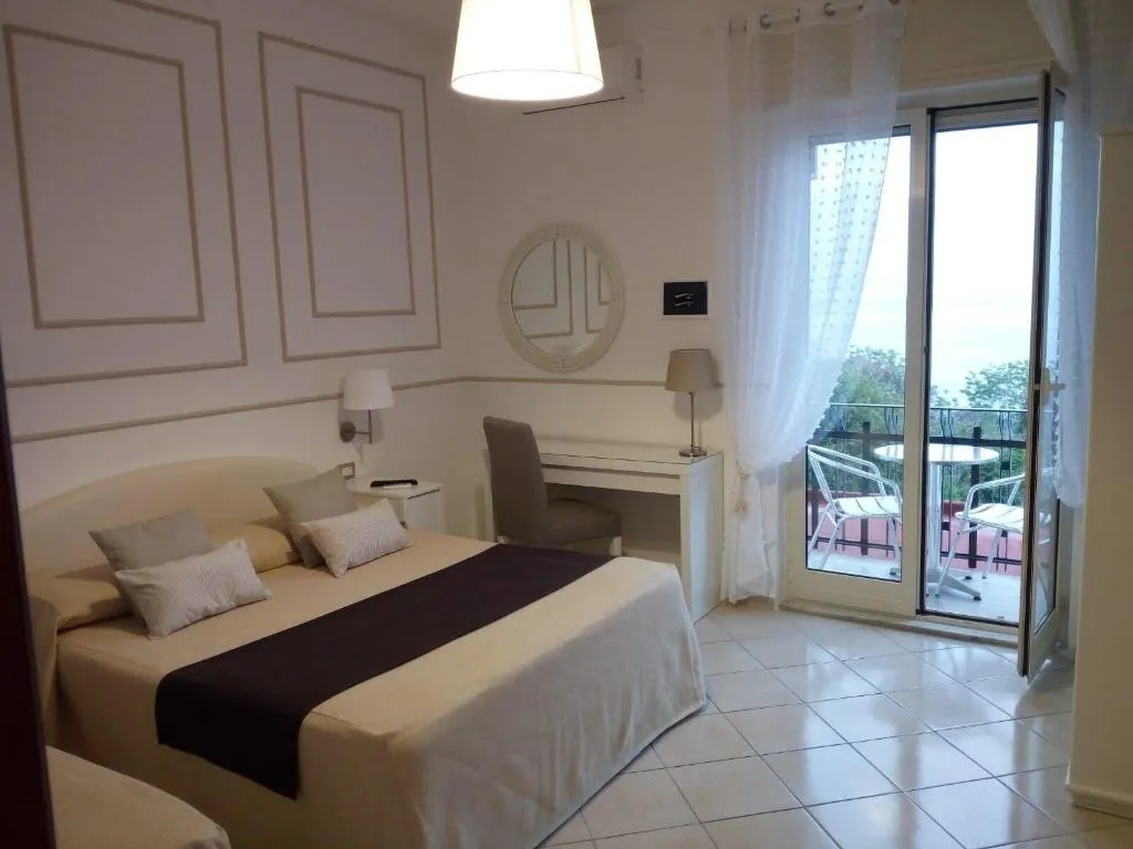 Room, Mini Hotel, Naples