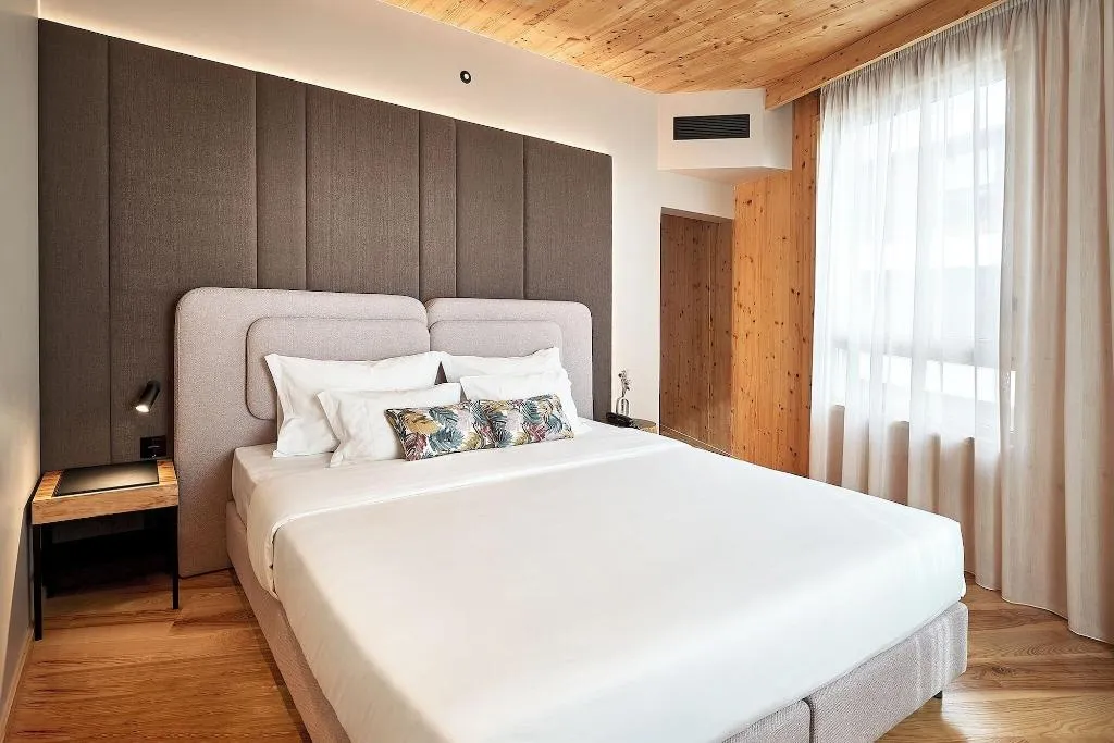 Room, The Log Porto Hotel, Porto