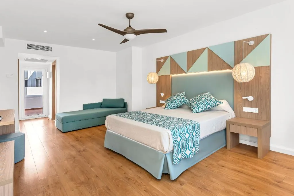 QUADRUPLE STANDARD Room, Hotel Palia Dolce Farniente,, Majorca