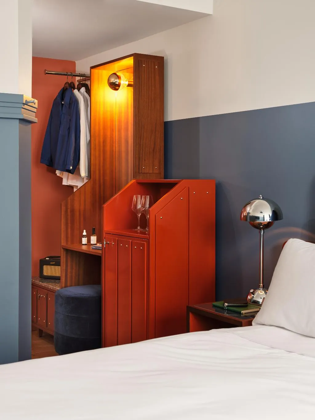 TWIN STANDARD Room, The Hoxton Lloyd Amsterdam, Amsterdam