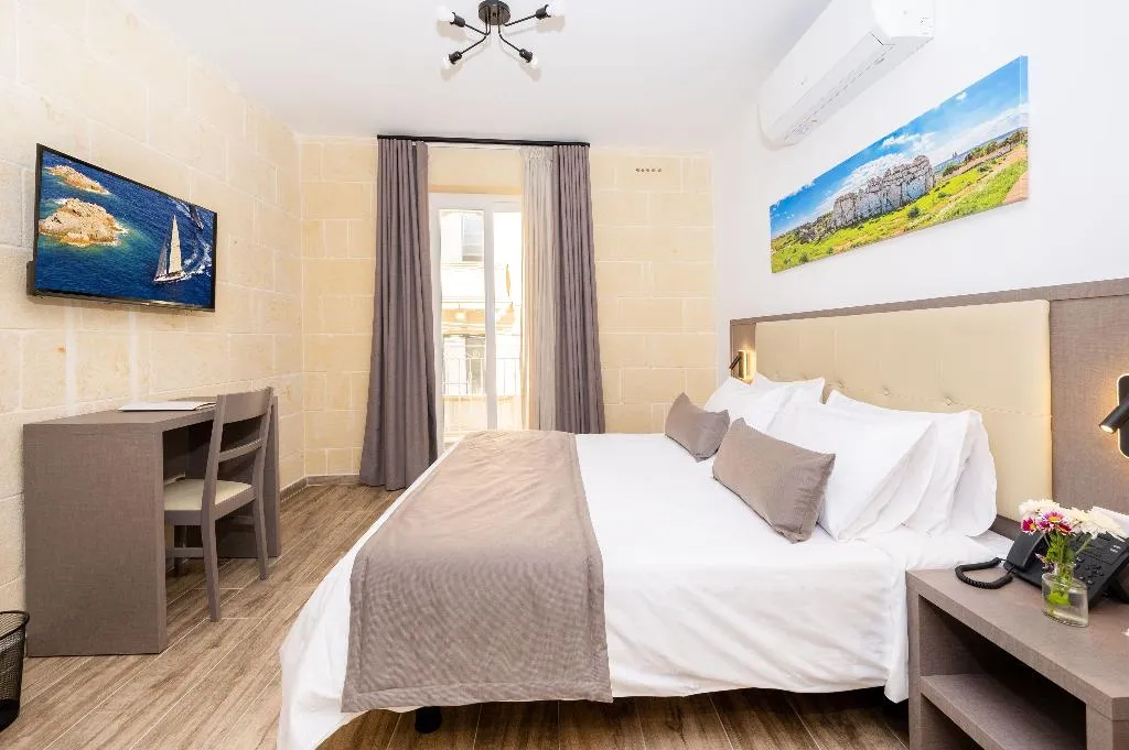 DOUBLE WITH BALCONY Room, C4 Retreats Gozo, Gozo