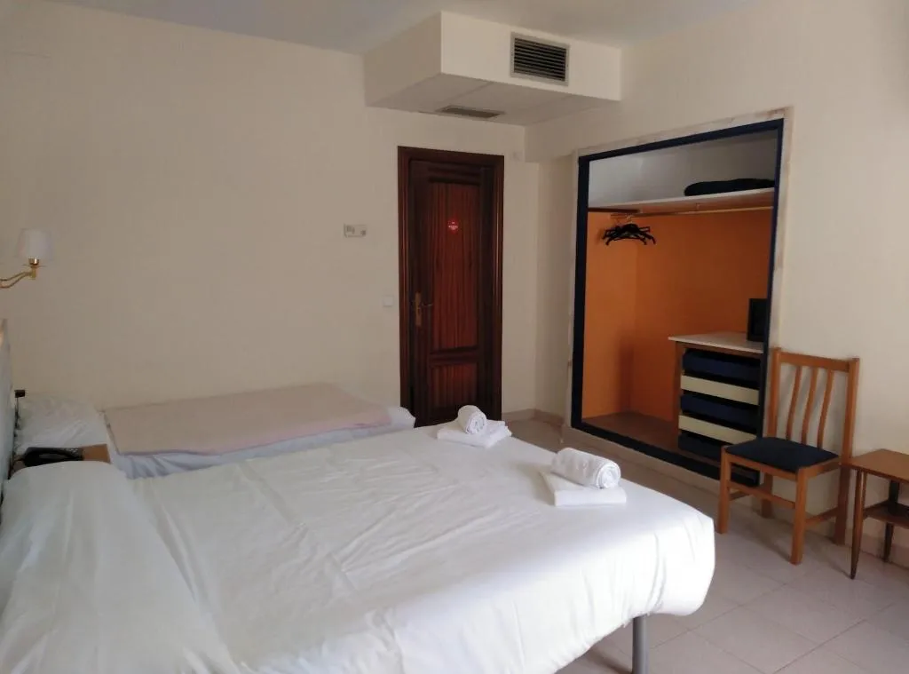 Room, Corisco, Costa Brava