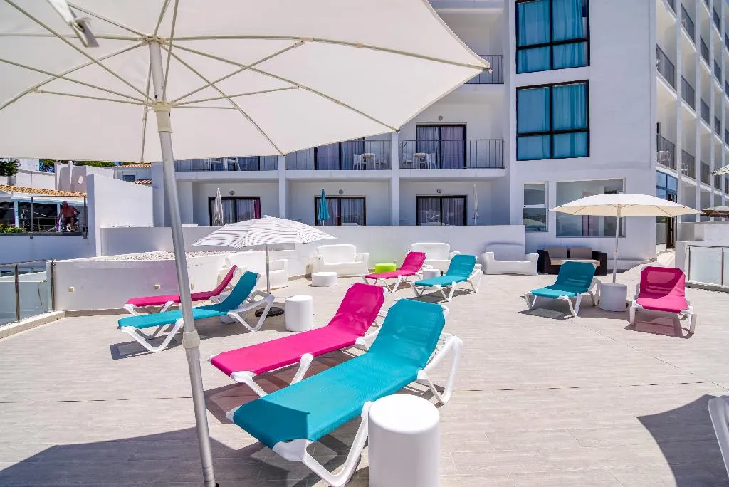 Terrace, Hotel Playa Santandria, Menorca