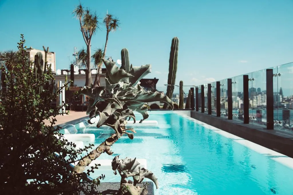 Pool, Romeo, Naples