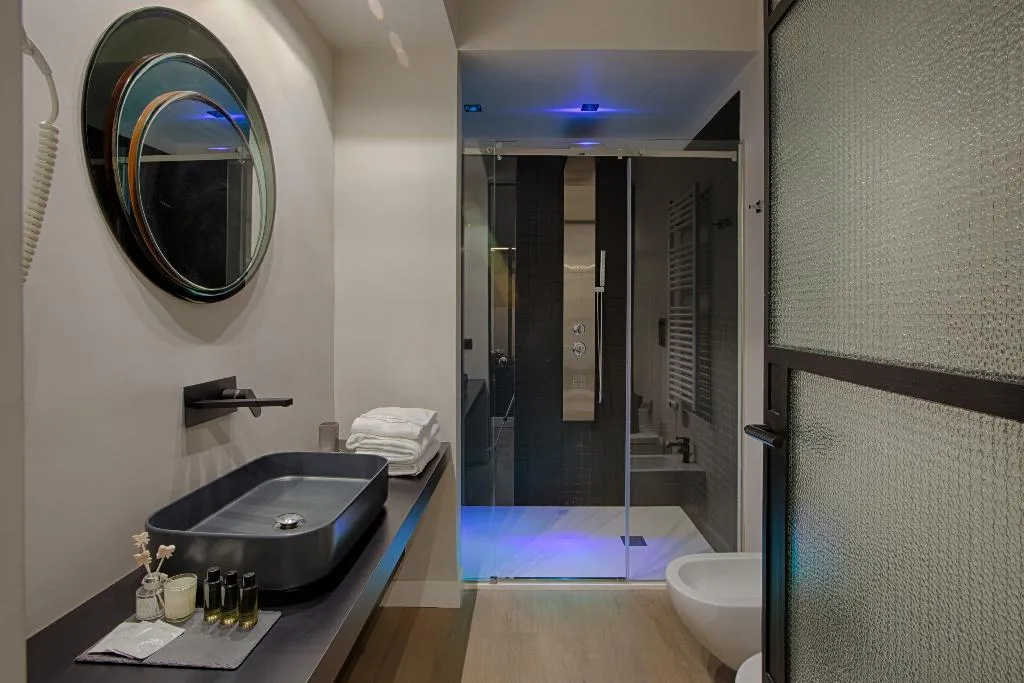 Double or Twin KING SIZE BED Room, Casa Pacifico Napoli, Naples