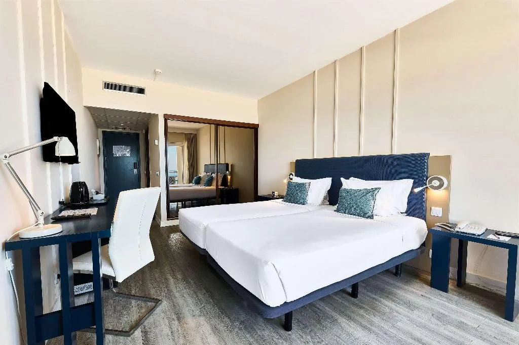 TWIN PREMIUM Room, Tryp Lisboa Caparica Mar Hotel, Lisbon