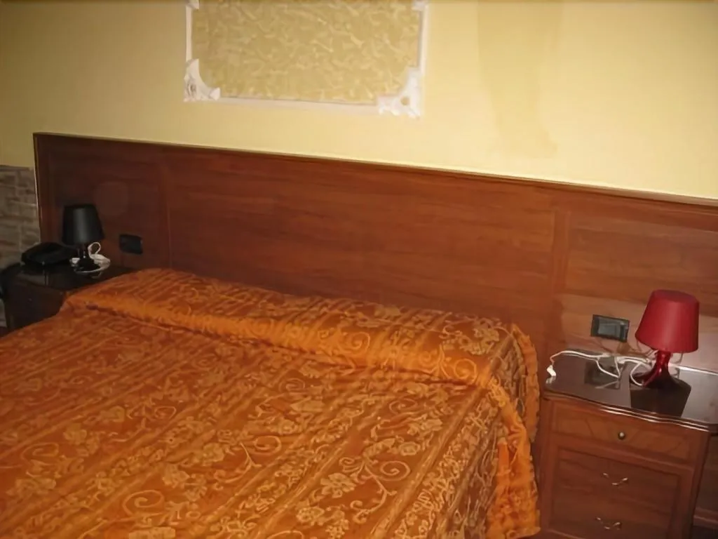 Room, Pensione Enea, Naples
