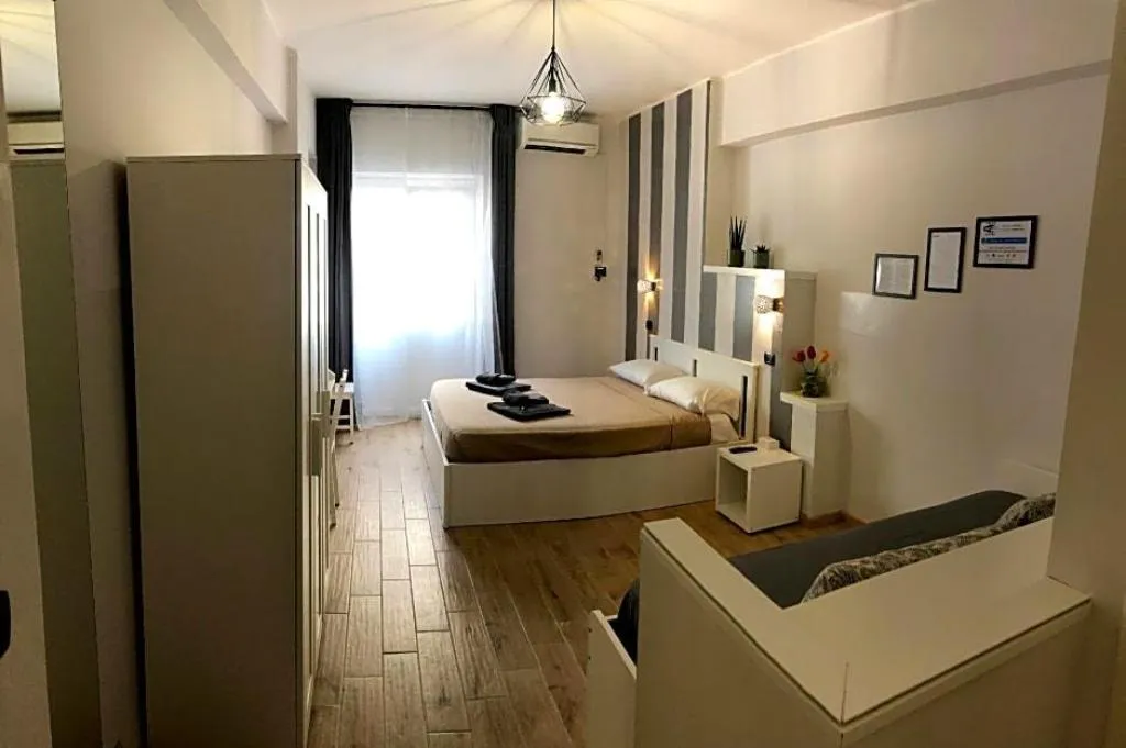 Room, Avec Moi Roma, Rome