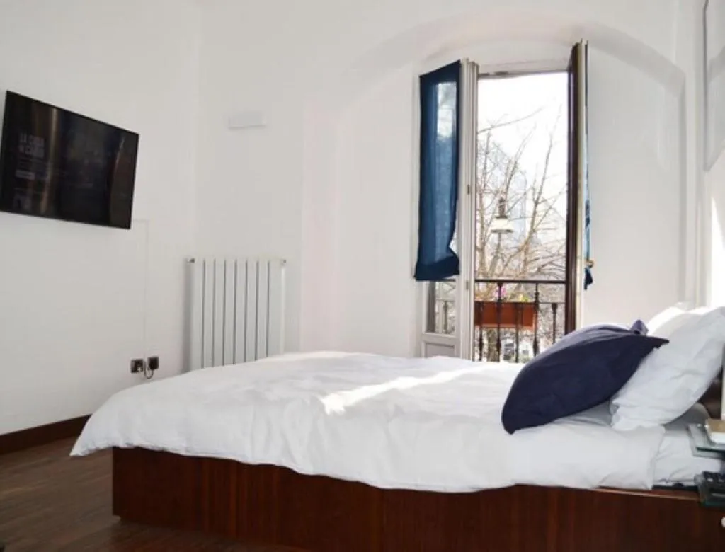 Room, Room Inn, Milan