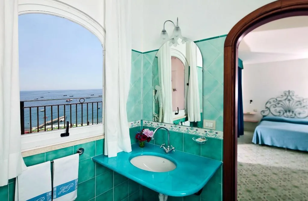 Room, Pupetto, Naples
