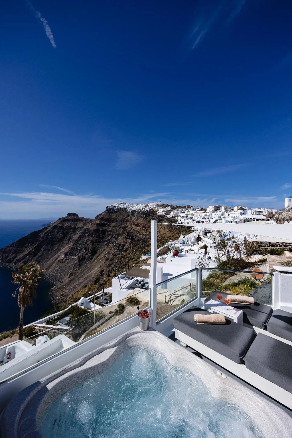 SUITE WITH JACUZZI WITH VIEWS Room, Nevma Suites, Santorini