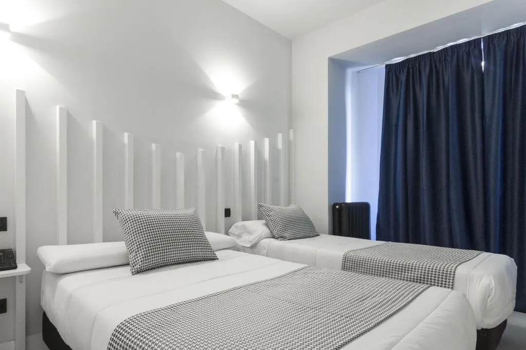 Room, Hostal El Carmen, Madrid