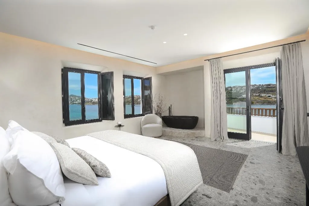 SUITE WITH PRIVATE POOL Room, Aeonic Suites & Spa, Mykonos