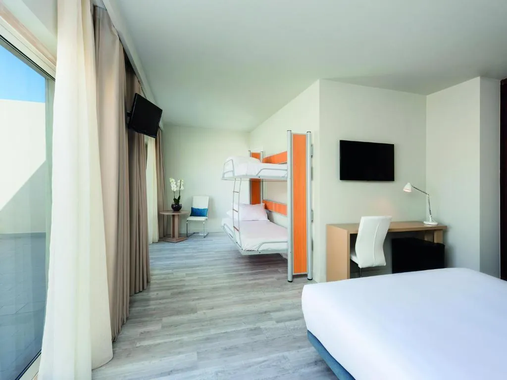 FAMILY ROOM DELUXE Room, Tryp Lisboa Caparica Mar Hotel, Lisbon