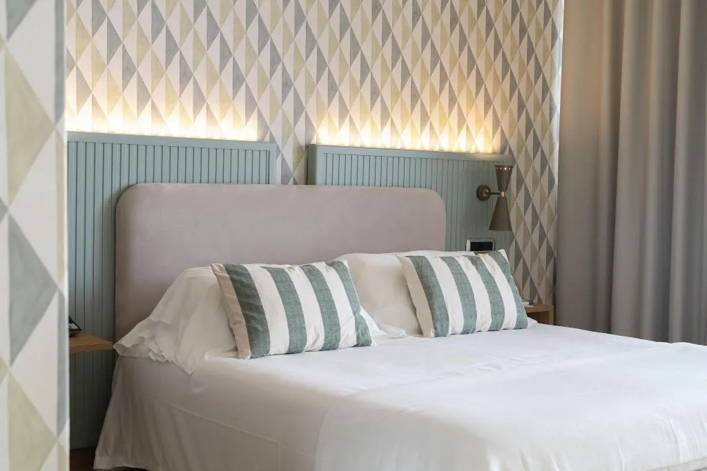 DOUBLE SINGLE USE SUPERIOR WITH DOUBLE BED Room, Reginna Palace, Naples