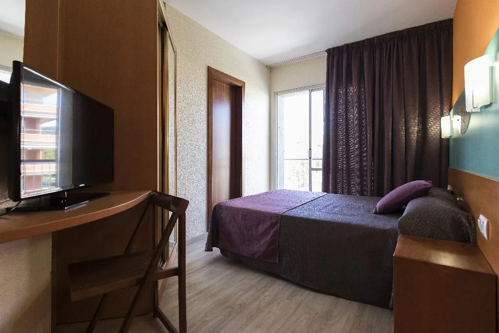 Room, Papi, Costa Brava
