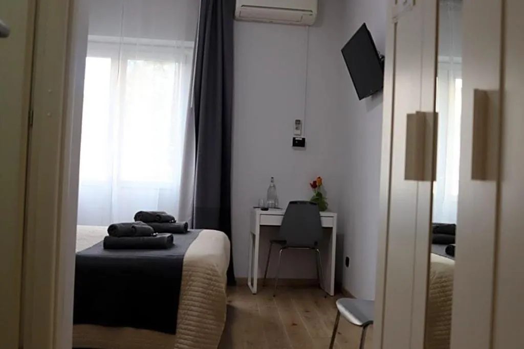 Room, Avec Moi Roma, Rome