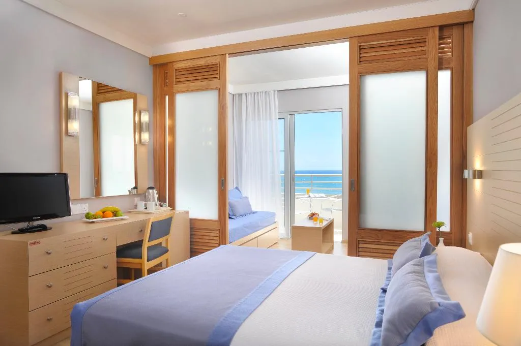 FAMILY ROOM SEA VIEW Room, Louis Ledra Beach, Cyprus