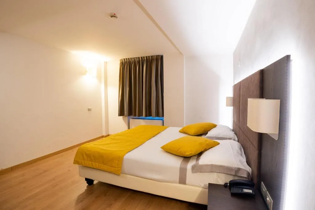 QUADRUPLE STANDARD Room, Hotel Como, Milan