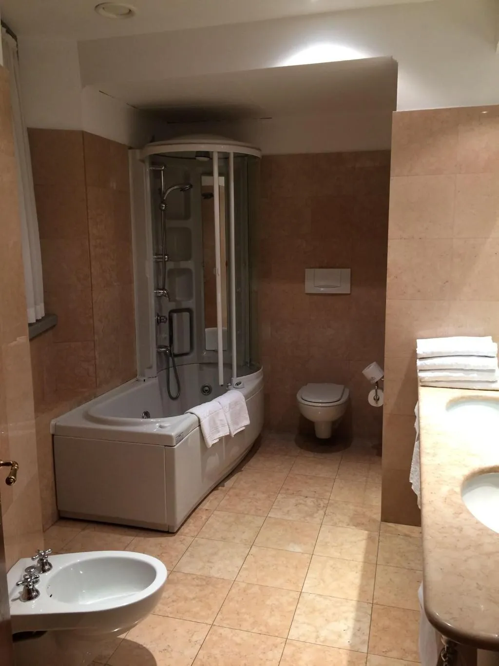 Room, Le Due Corti, Milan