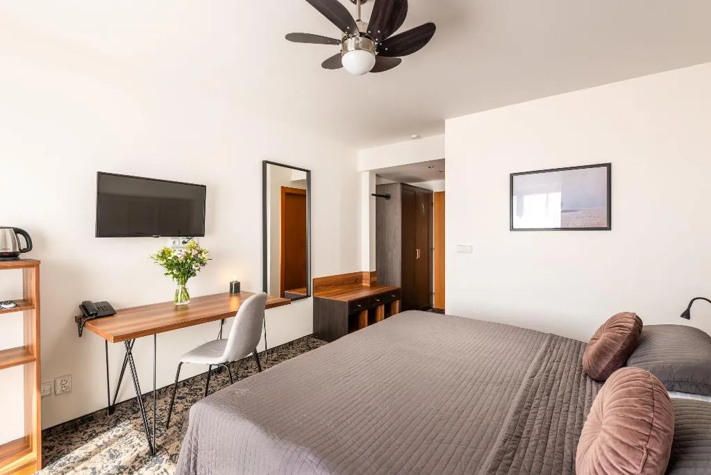 SINGLE PREMIUM Room, Hotel Troja Prague, Prague