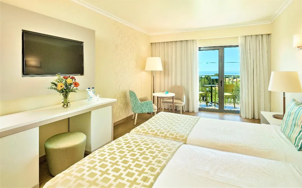TWIN DELUXE SEA VIEW Room, Hotel Baia Grande, Algarve