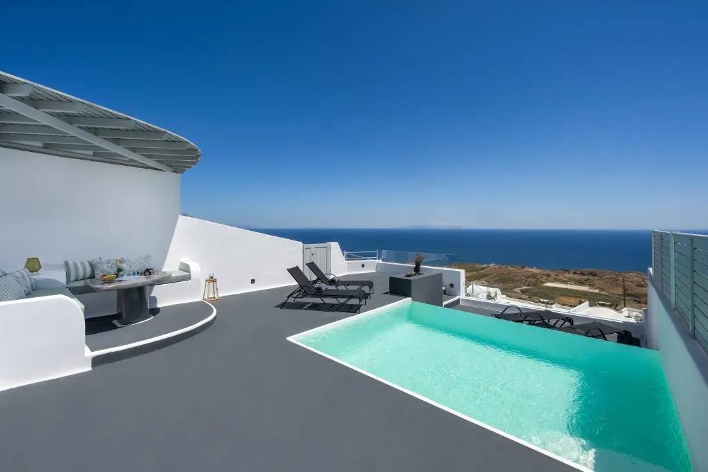 SUITE SUPERIOR WITH PRIVATE POOL Room, Siete Mares Luxury Suites, Santorini