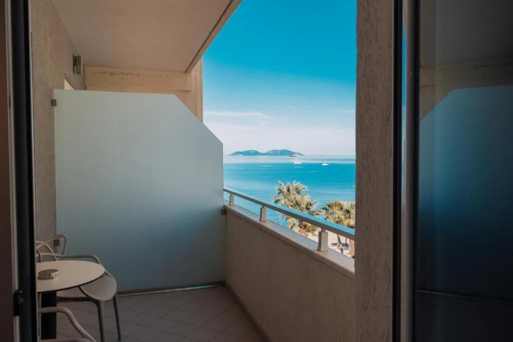 TRIPLE SIDE SEA VIEW ONE BEDROOM Room, Duka Hotel, Kavaje