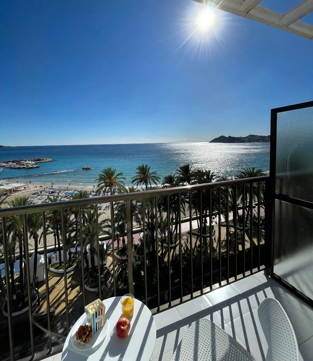 FAMILY ROOM CAPACITY 7 Room, Casual Pop Art Benidorm, Costa Blanca