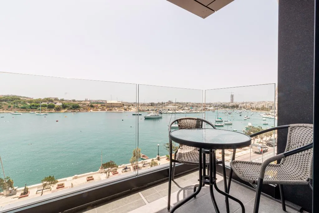 SINGLE DELUXE SEA VIEW Room, The Londoner Hotel Sliema, Malta