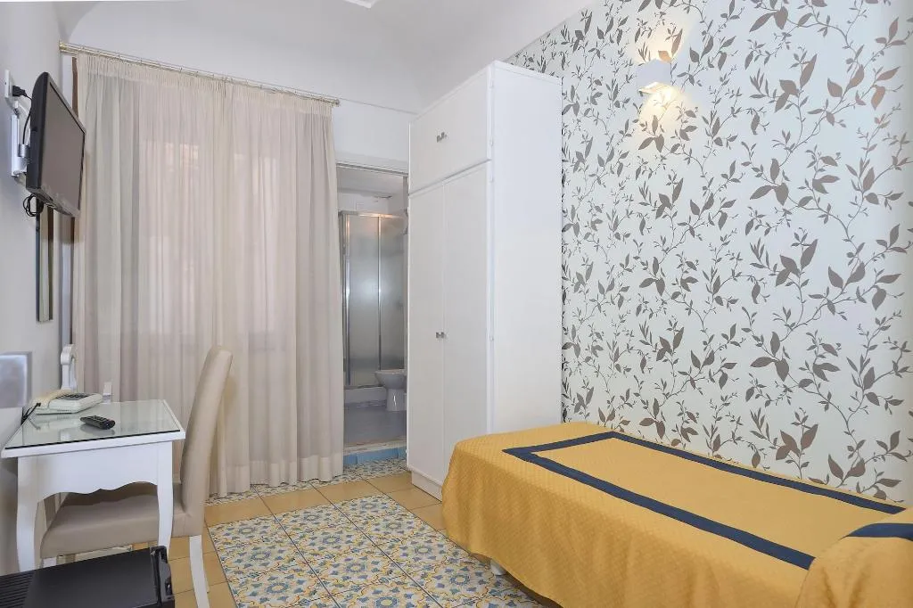 Room, Hotel Settebello, Naples