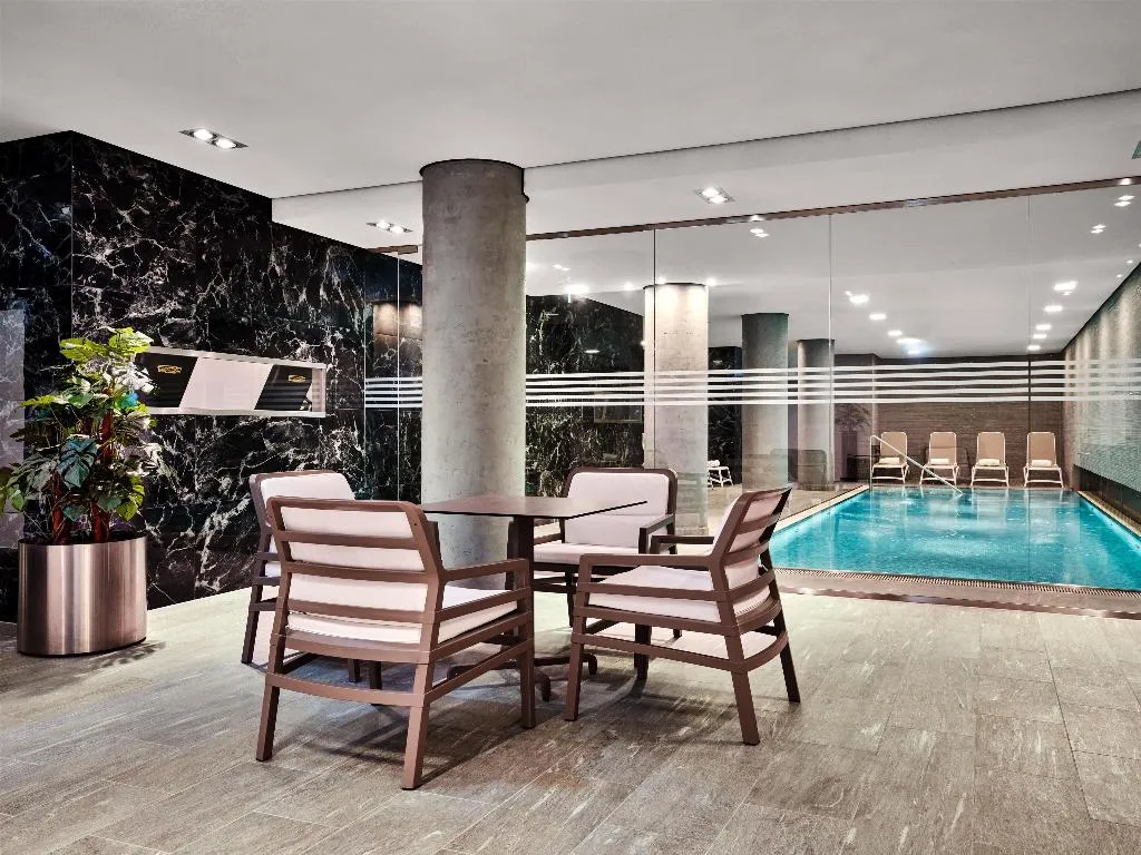 Pool, Radisson Collection Hotel, Berlin, Berlin