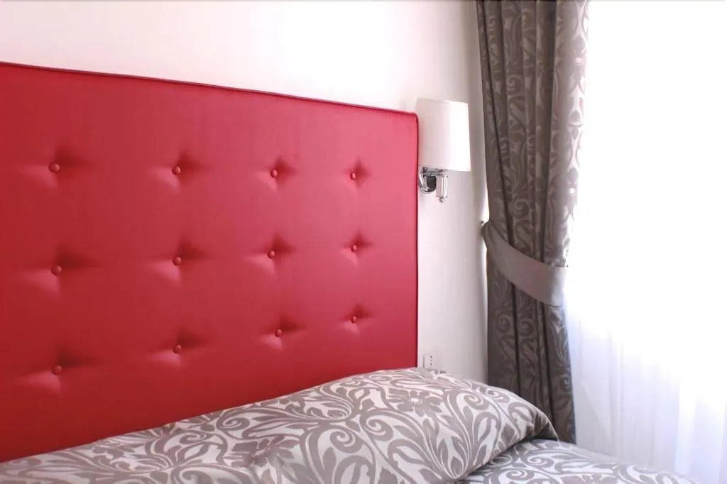 Room, Laterani Dfm, Naples