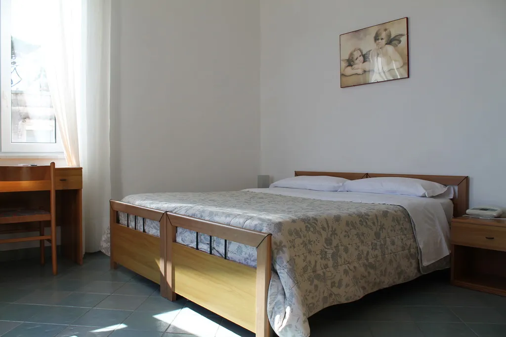 QUADRUPLE STANDARD Room, Esperia, Naples
