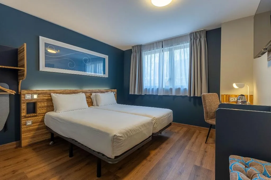 Room STANDARD Room, Travelodge Barcelona Poblenou, Barcelona