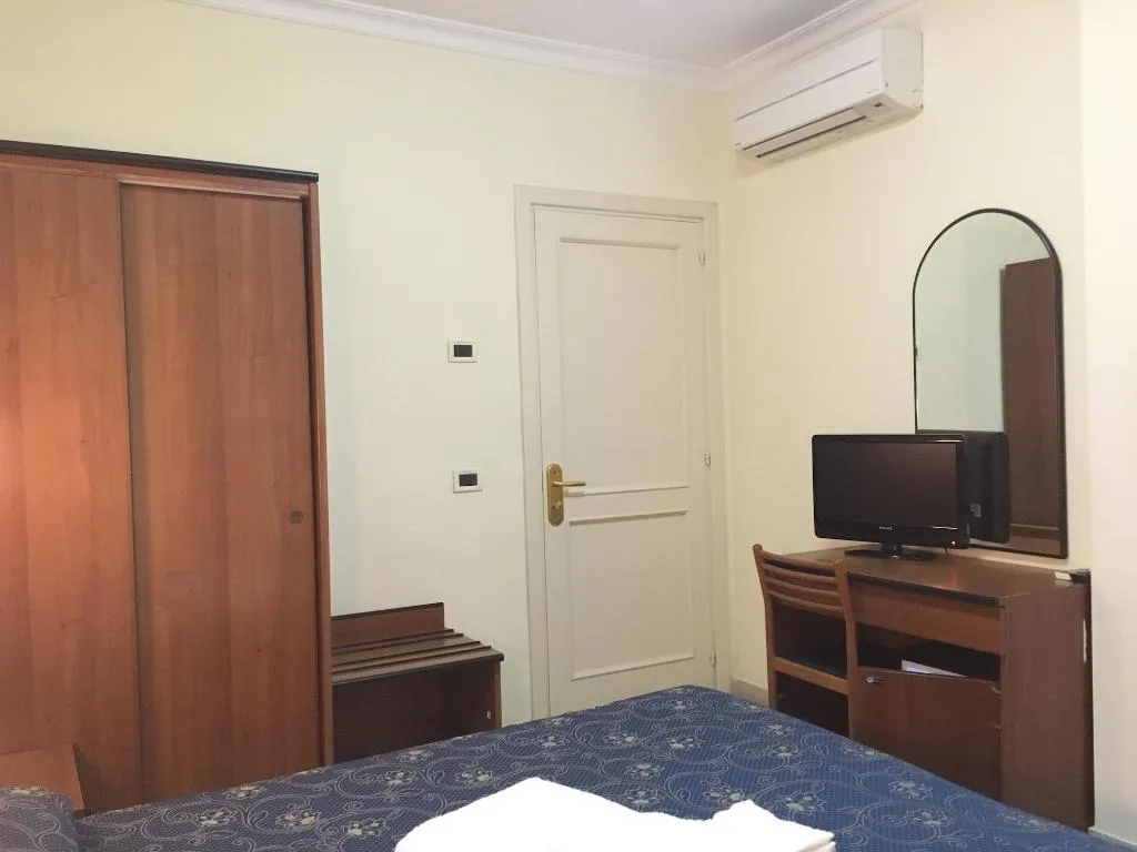 Room, Hotel Positano, Naples