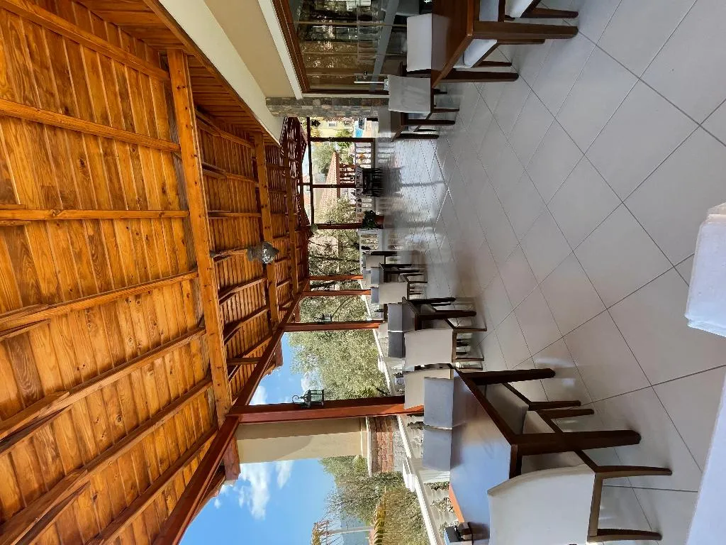 Restaurant, Celay, Dalaman