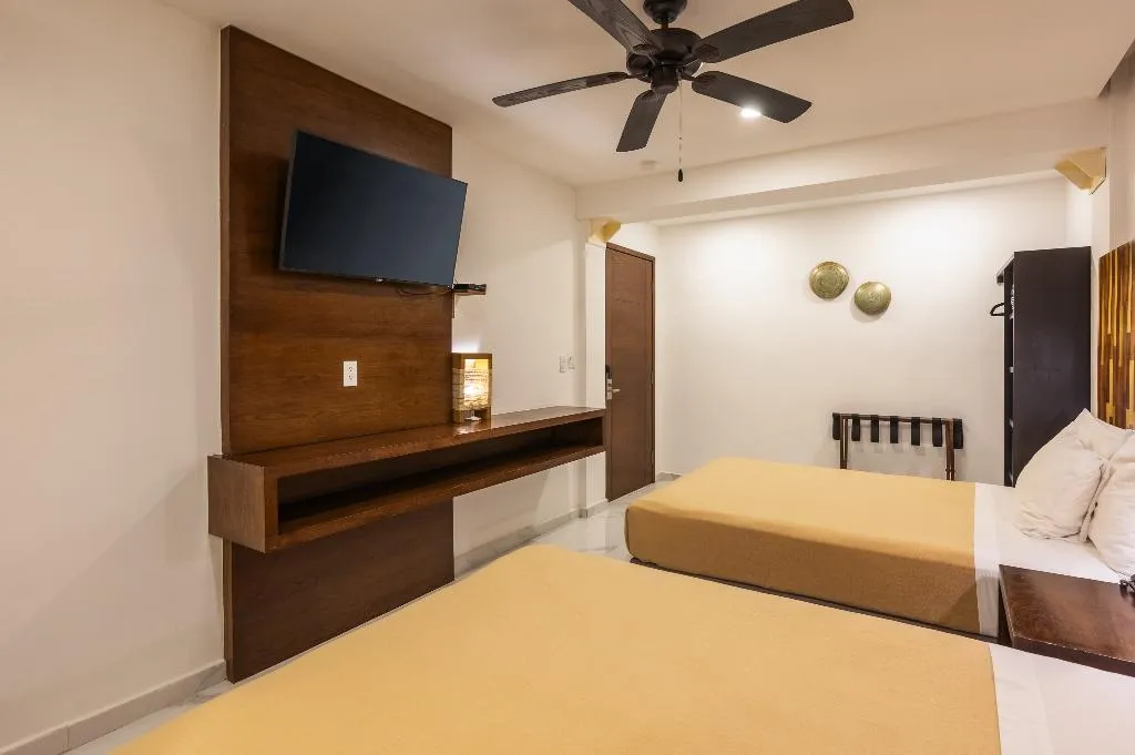 DOUBLE DELUXE QUEEN BED Room, Marvic Hotel, Playa Del Carmen