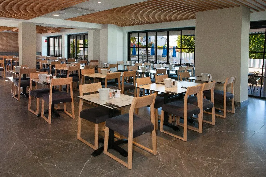 Restaurant, Pefkos Hotel, Cyprus