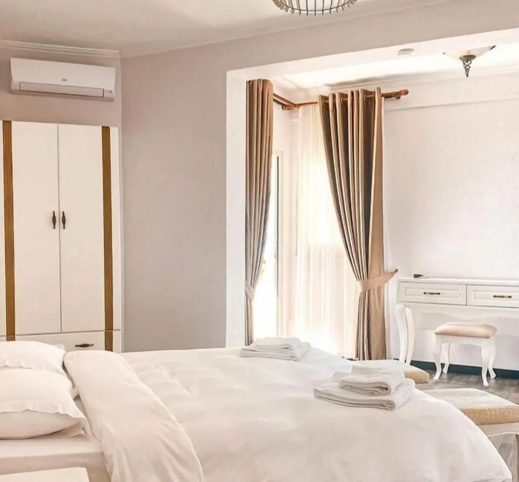 Room, Hotel Majestic, Durres