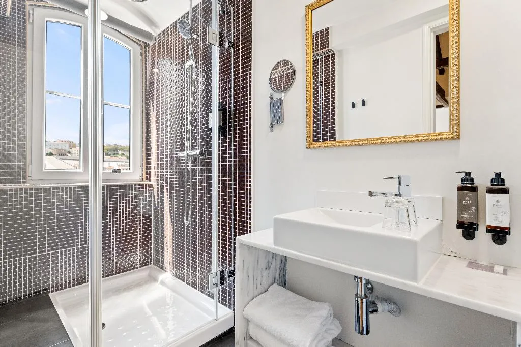DOUBLE ONE BEDROOM ONE BATHROOM Room, Tesouro Da Baixa By Shiadu, Lisbon