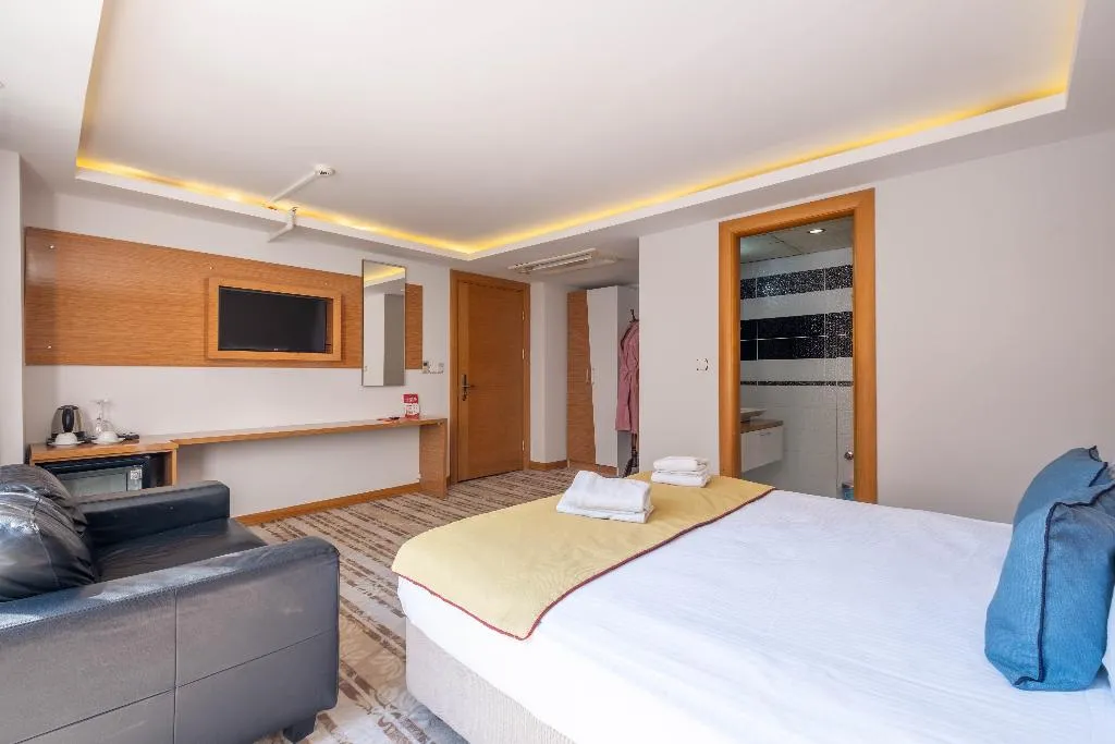 DOUBLE CLASSIC WITH BALCONY Room, Hotel Bulvar, Izmir