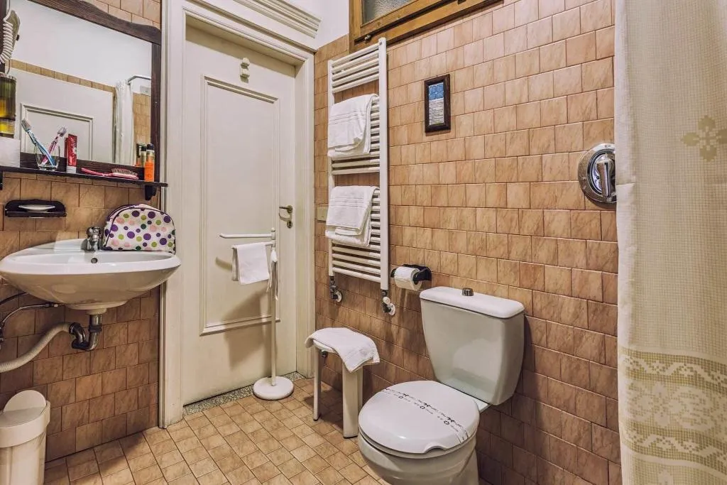 Double or Twin WITH DOUBLE BED Room, Ai Bareteri, Venice