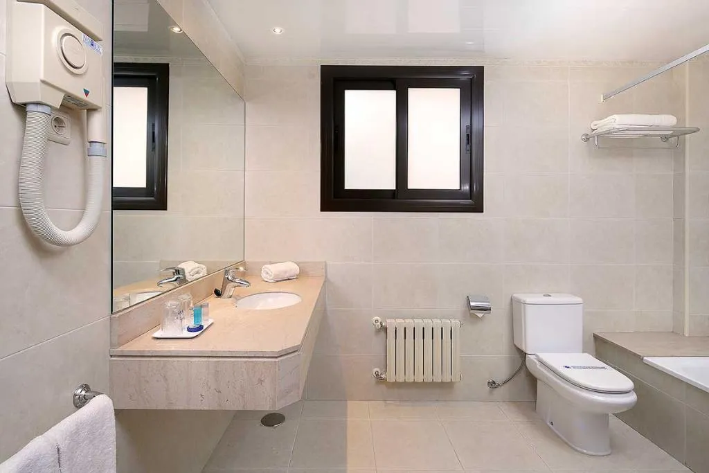TRIPLE STANDARD Room, HCC Ciutat de Berga, Barcelona