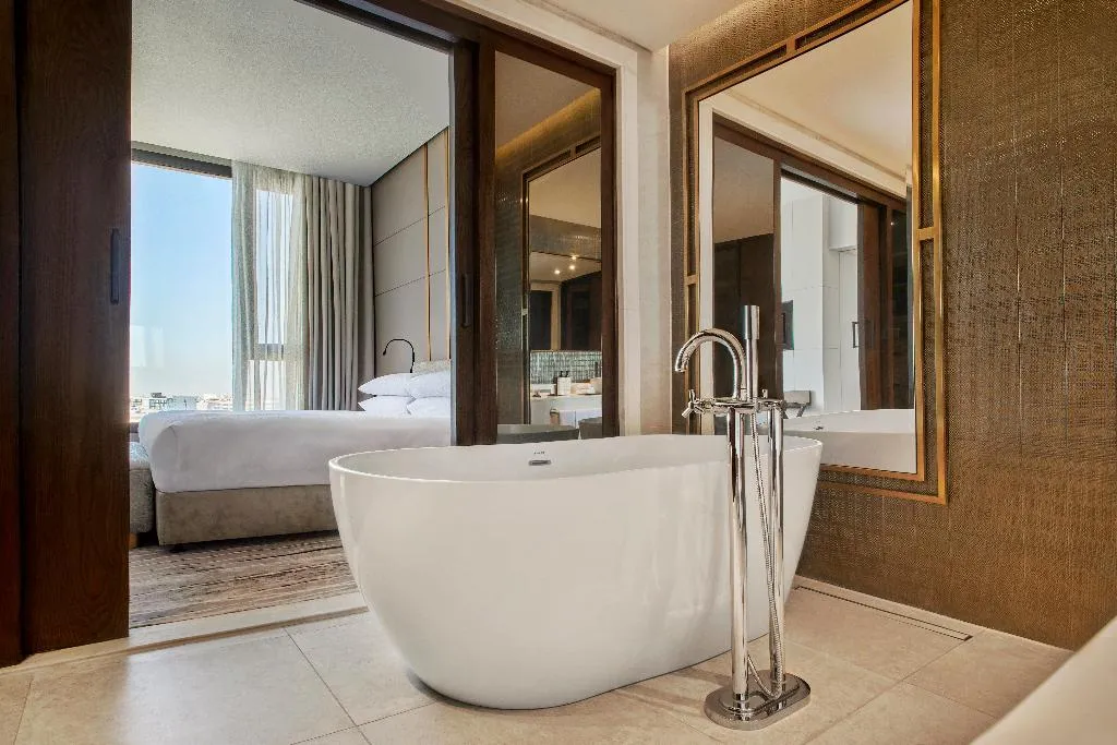 SUITE CLUB KING BED Room, Crowne Plaza West Cairo - Arkan, Cairo