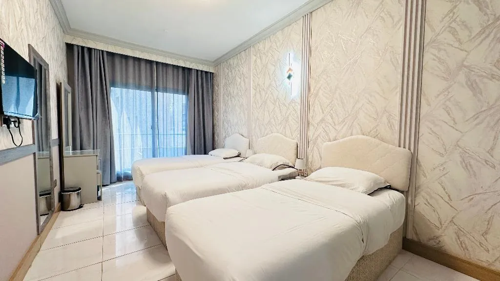 TRIPLE DELUXE Room, Palette San Marino Hotel, Dubai
