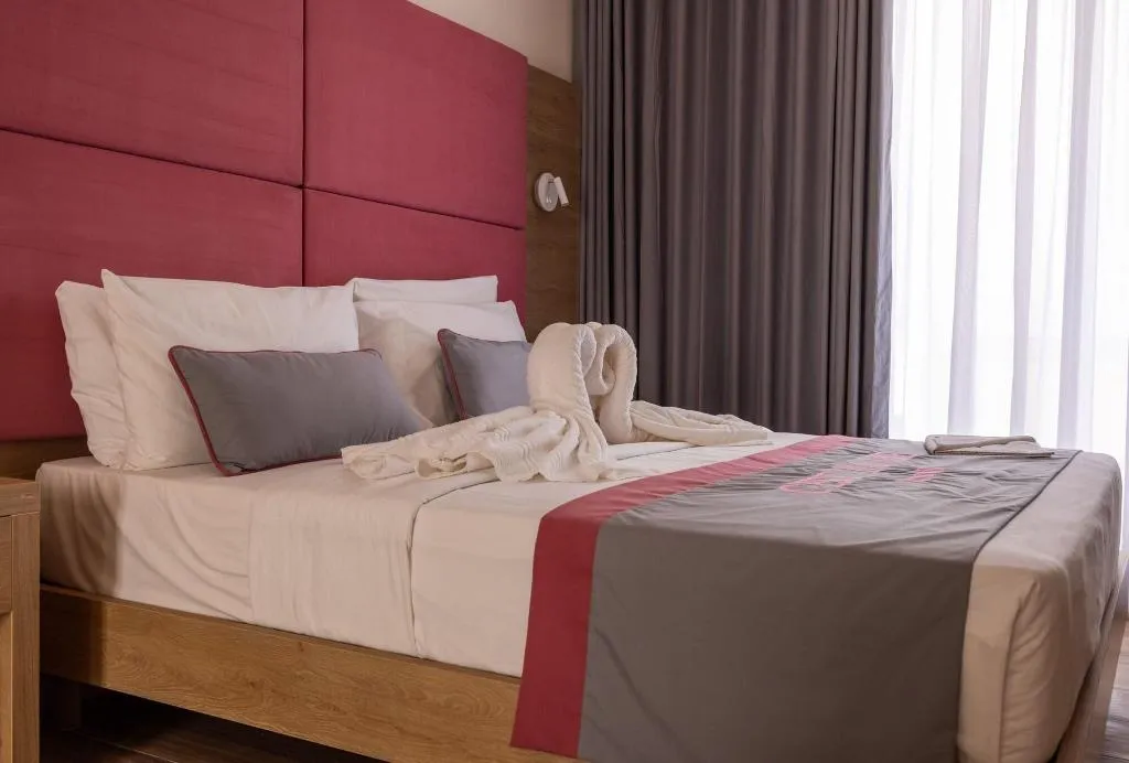 Room, C'est La Vie Boutik Swieqi, Malta