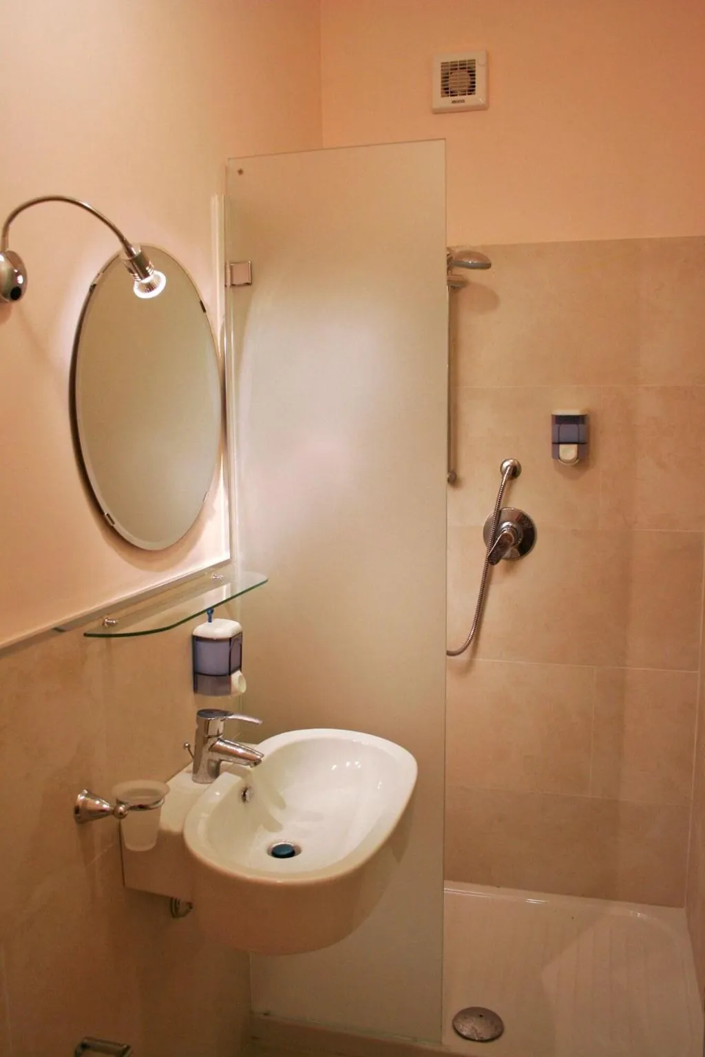 Room, City-in-hostel-B&B, Catania