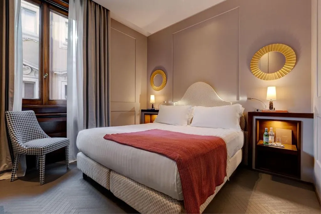 DOUBLE QUEEN SIZE BED Room, Singer Palace Hotel, Rome