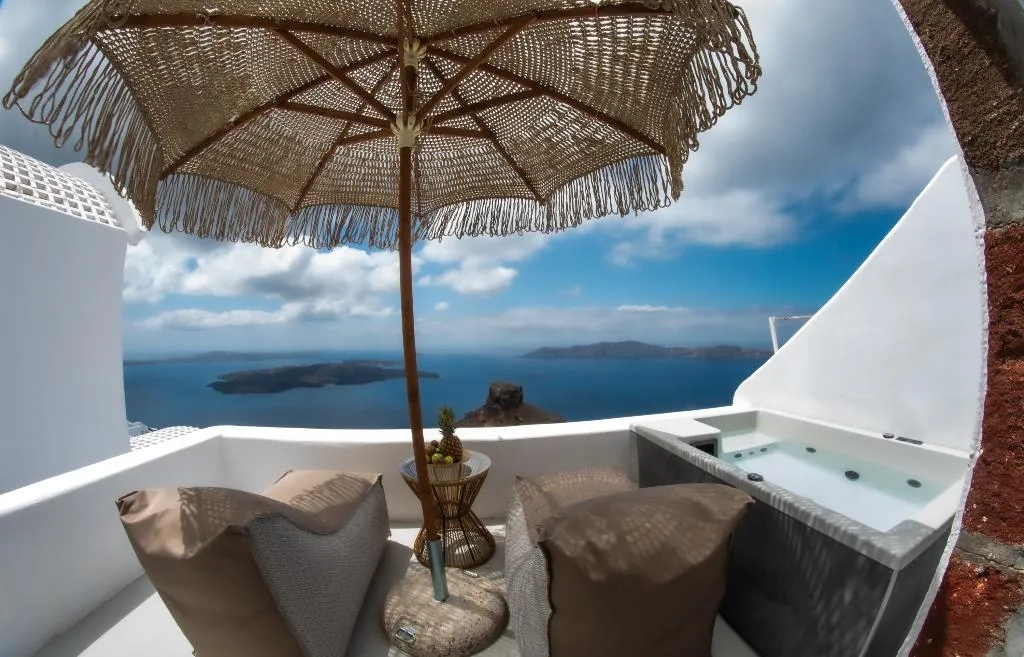 SUITE WITH JACUZZI Room, El Verano Collection Santorini, Santorini